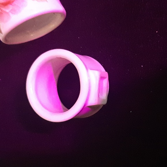 Vintage hand painted Vera OBRIEN napkin rings - Picture 3 of 5